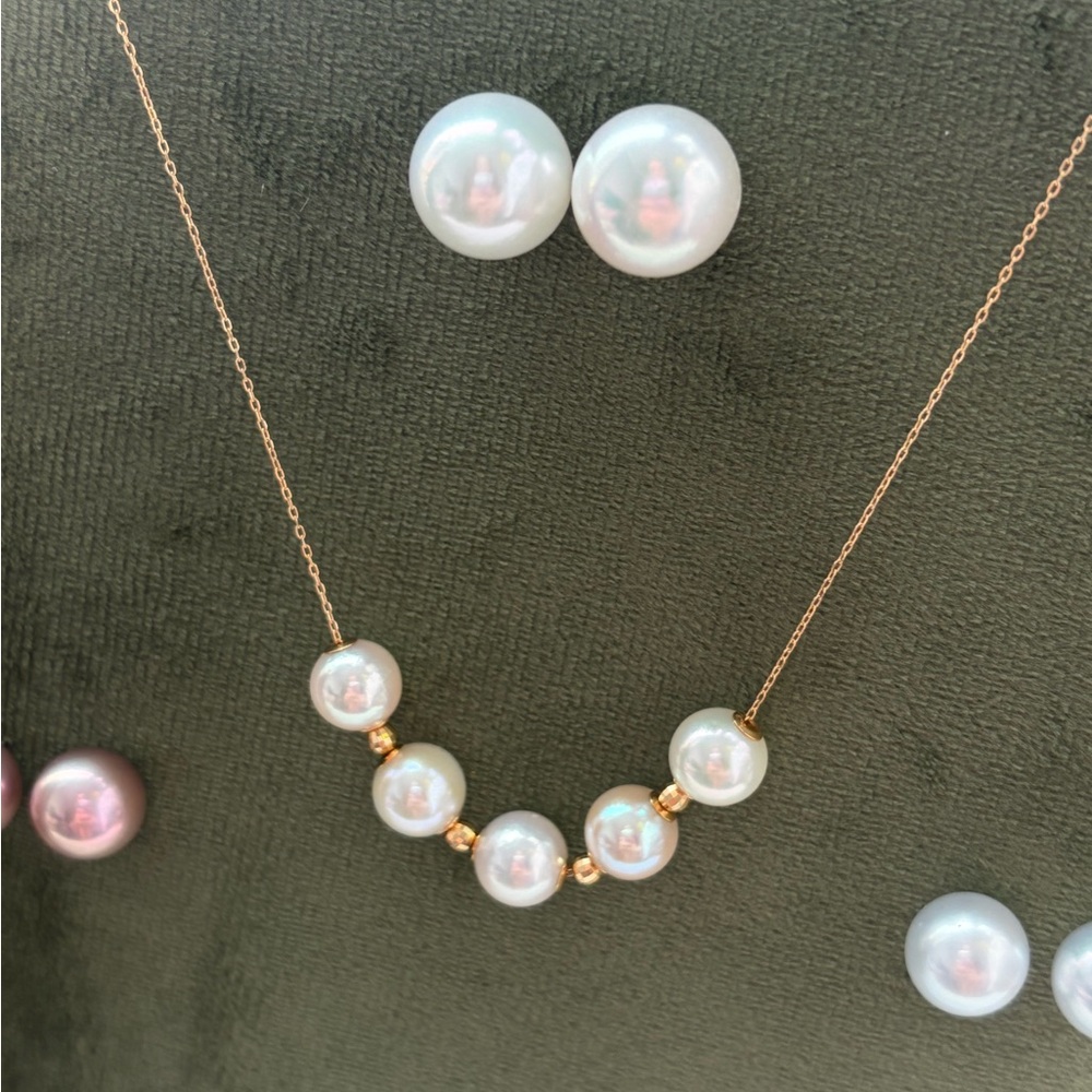 Solid 18K Gold Akoya Pearl Necklace - Picture 2 of 10